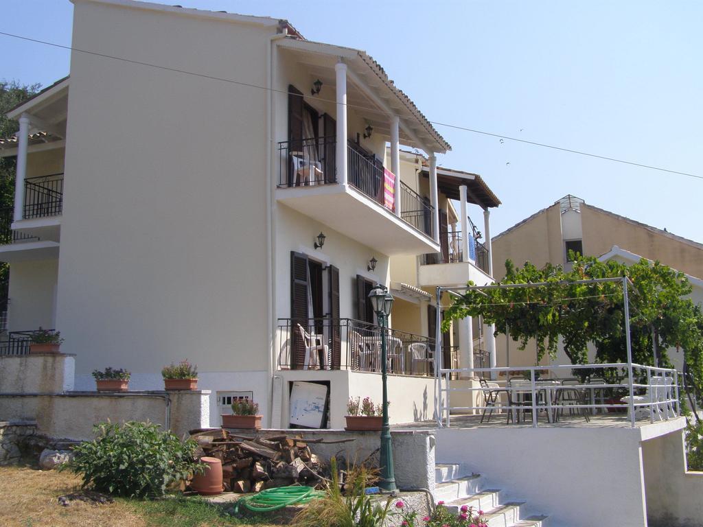 Dimitrakis Apartments Kassiopi Exterior foto